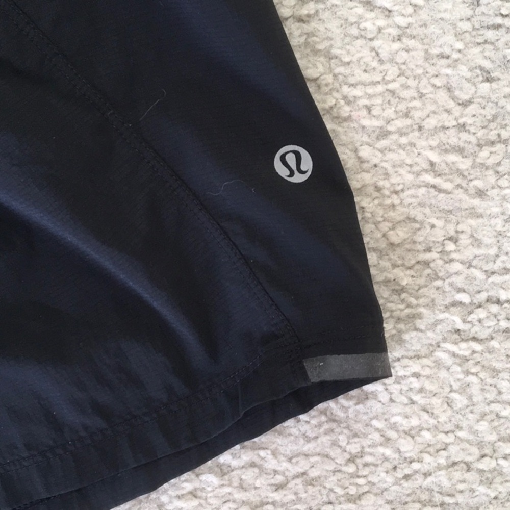 LULULEMON/BLACK-NYLON SHORTSwORANGE TRIM ZIP POCKET - Picture 2 of 6